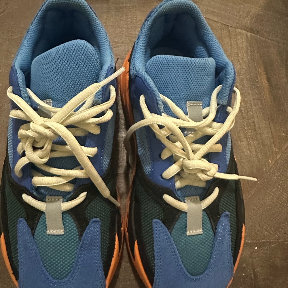 Yeezys 700 - Picture 2 of 2